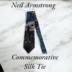 USA Space & Rocket Center Neil Armstrong on the Moon Je Suis Silk Tie